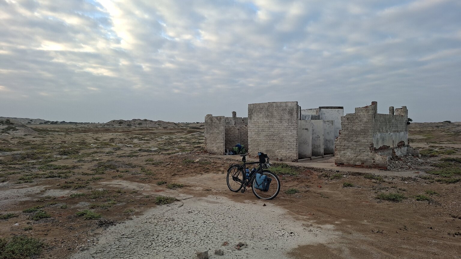 Wild kampeer spot, zo dicht mogelijk tegen het hoogste muur stond de tent