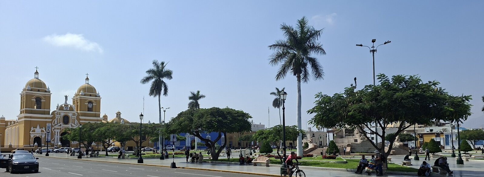 Trujillo: centraal plein met kathedraal