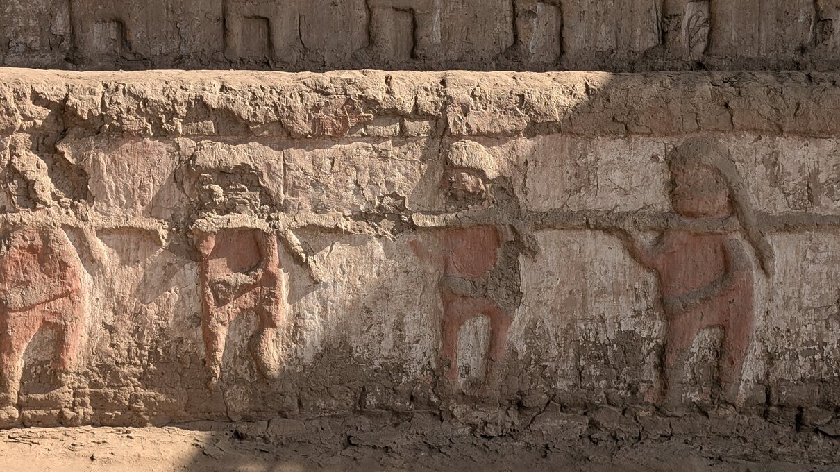 Huaca del Luna: mooi bewaard gebleven gekleurde relief tekeningen