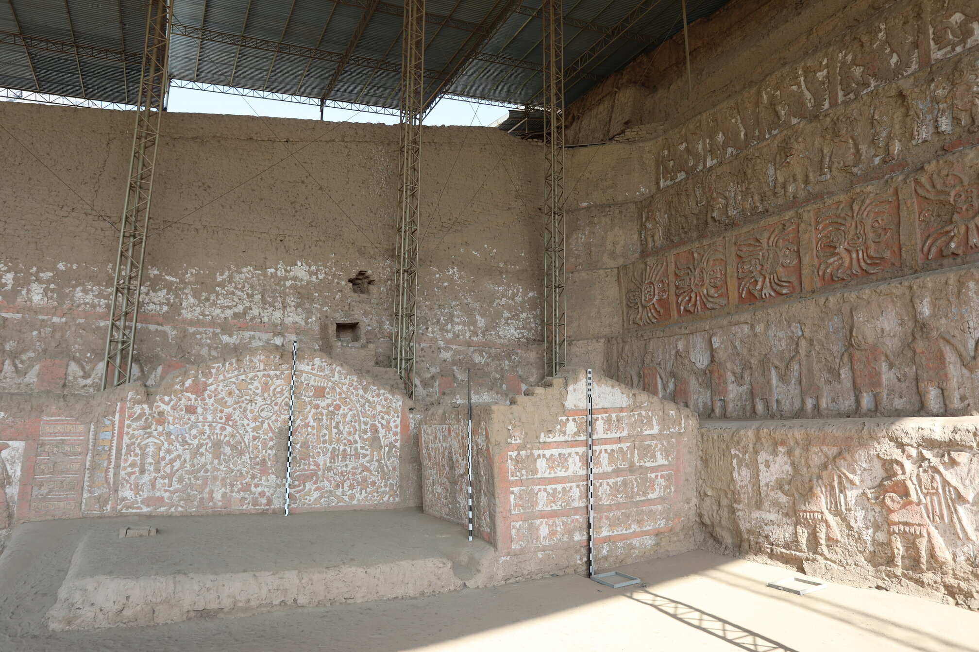 Huaca del Luna: mooi bewaard gebleven gekleurde relief tekeningen