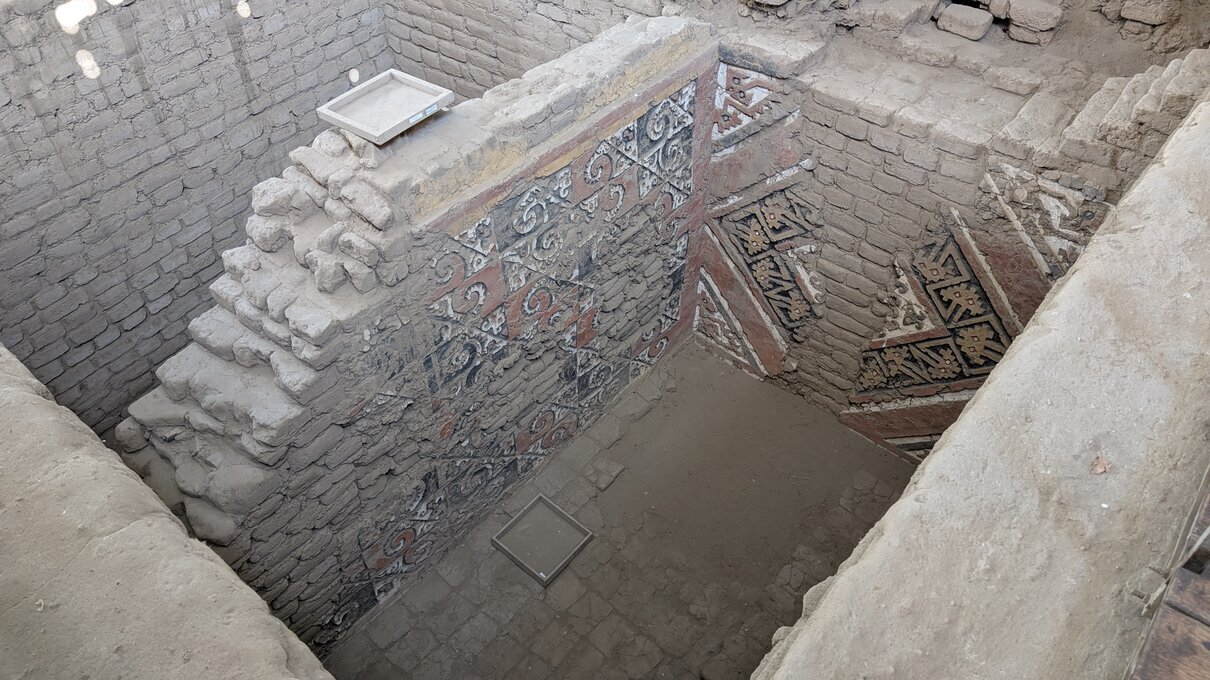 Huaca del Luna: mooi bewaard gebleven gekleurde relief tekeningen