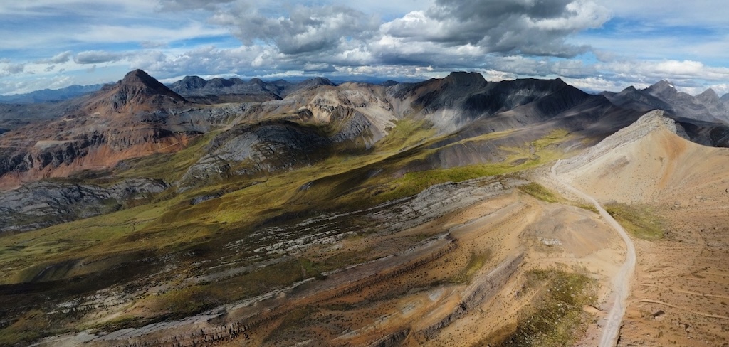 Onmetelijkheid in de Andes - (c) Copyright 2026 Bramwell